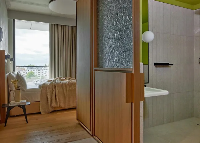 Locke At East Side Gallery Berlin